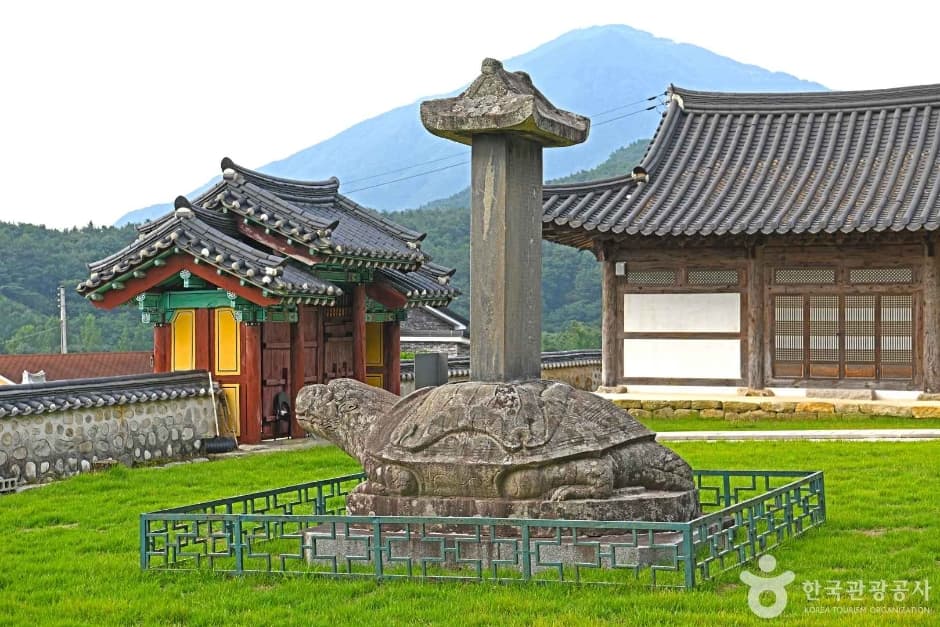 요동백김응하장군묘비