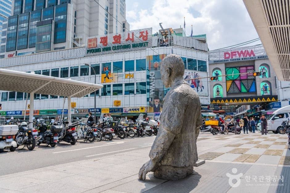 전태일동상 사진 4