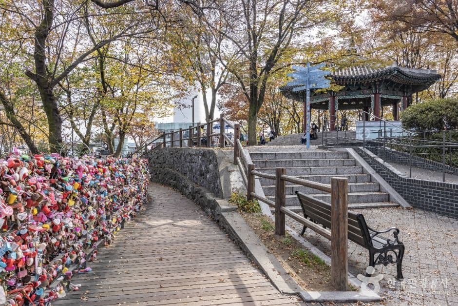 남산 팔각정 사진 1