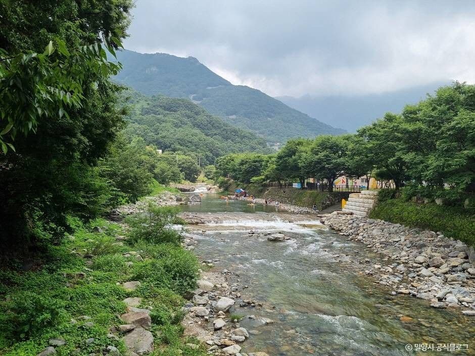 표충사 계곡