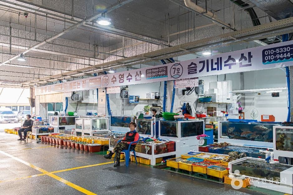 격포항 수산시장 사진 2