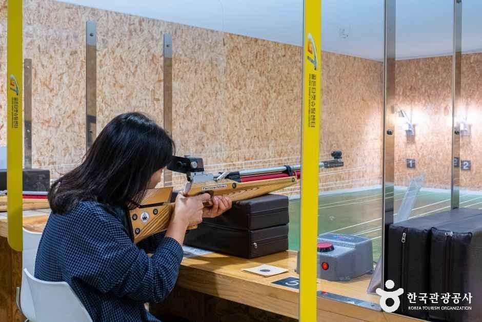골든타켓 슈팅센터 사진 2