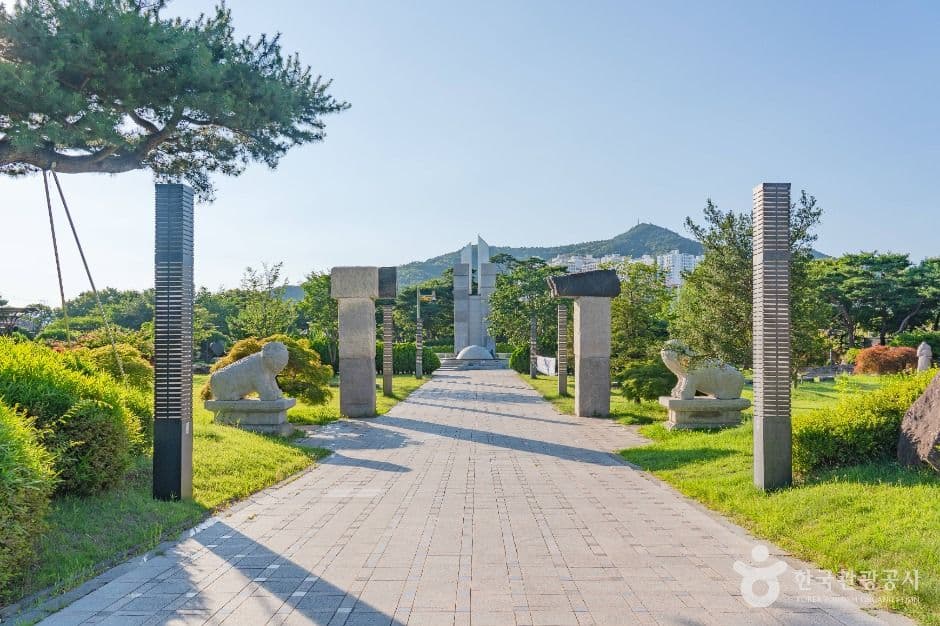 강변조각공원