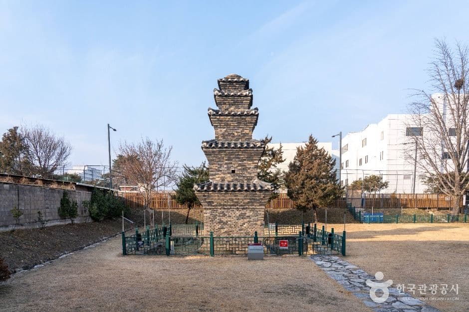 안동 운흥동 당간지주와 오층전탑
