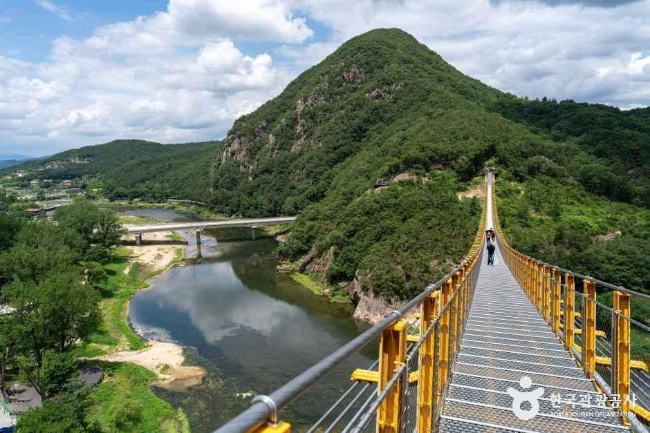 월영산 출렁다리 사진 1