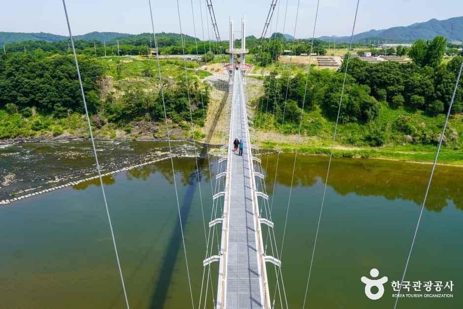 한탄강 베개용암 출렁다리 사진 2
