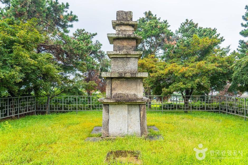 안성도기동삼층석탑
