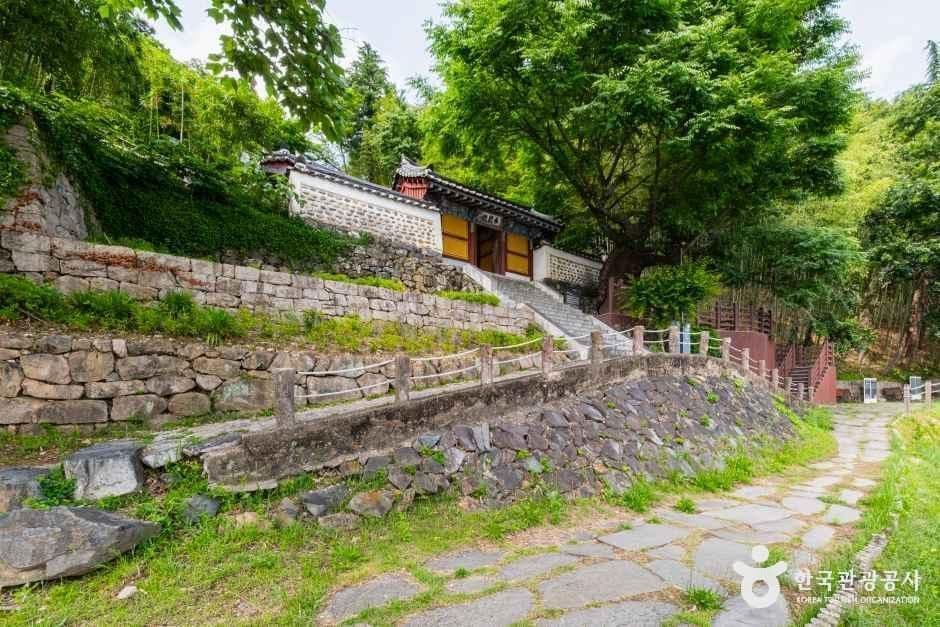 아랑각 사진 1