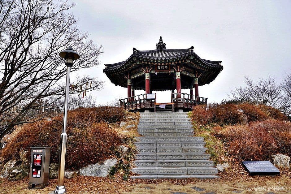석문각