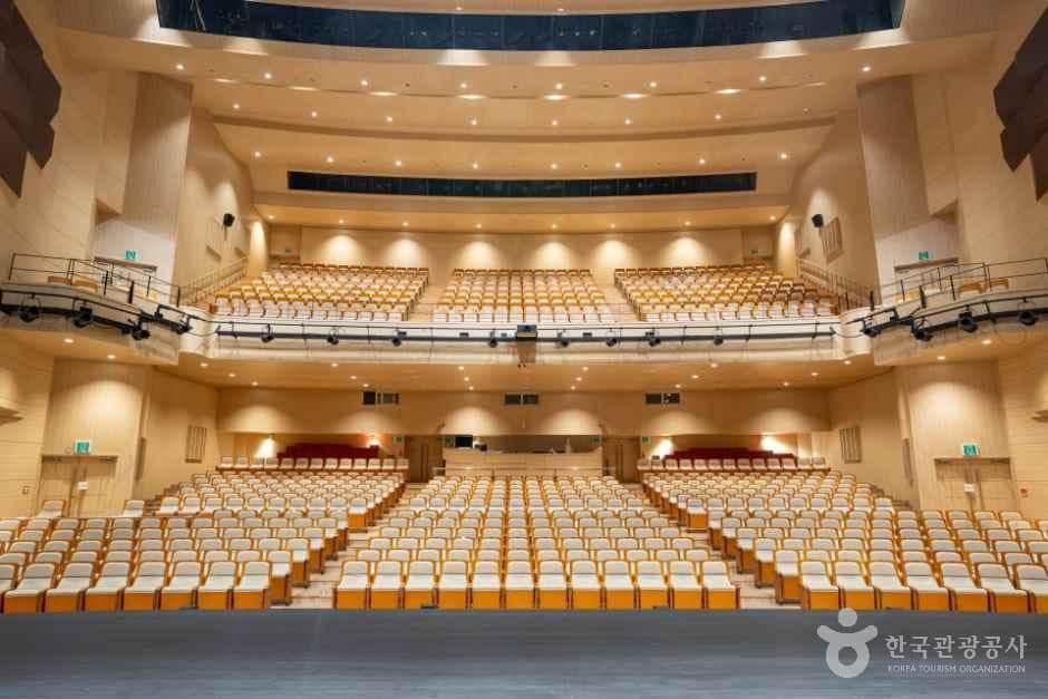 오산문화예술회관 사진 1